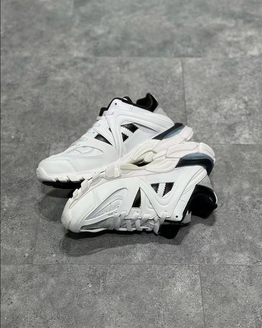 BALENCIAGA X ADIDAS TRACK FORUM LOW TOP SNEAKER – BLA083