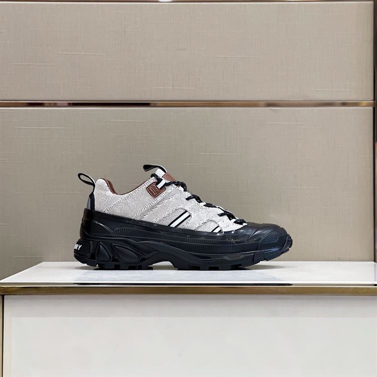 BURBERRY BLACK AND WHITE CANVAS ARTHUR SNEAKERS – BBR021