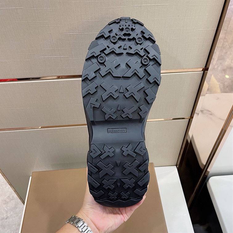 BURBERRY BLACK AND WHITE CANVAS ARTHUR SNEAKERS – BBR021