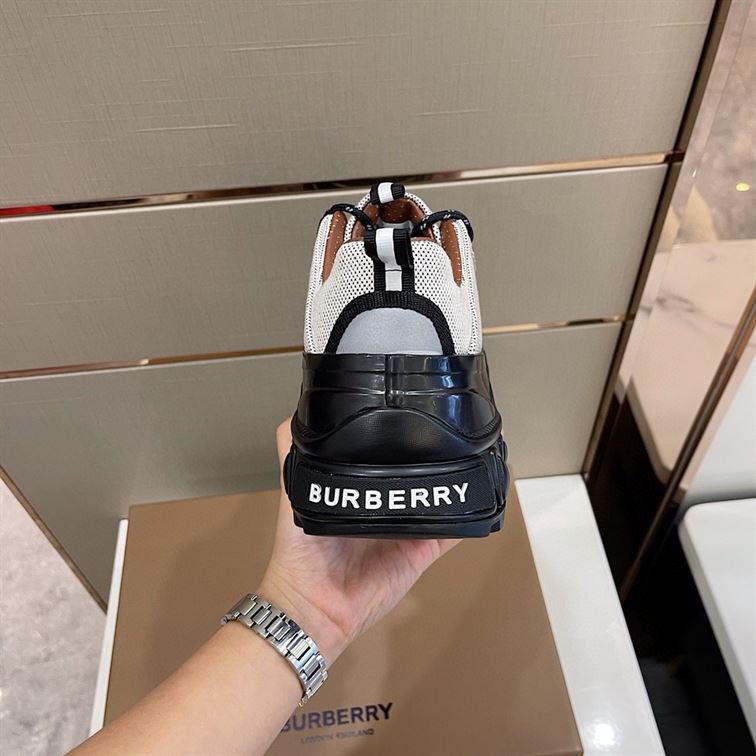 BURBERRY BLACK AND WHITE CANVAS ARTHUR SNEAKERS – BBR021