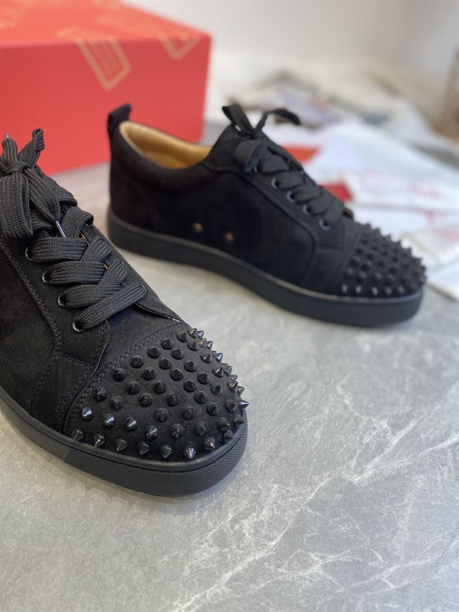 CHRISTIAN LOUBOUTIN LOW TOP SNEAKER – CLS001
