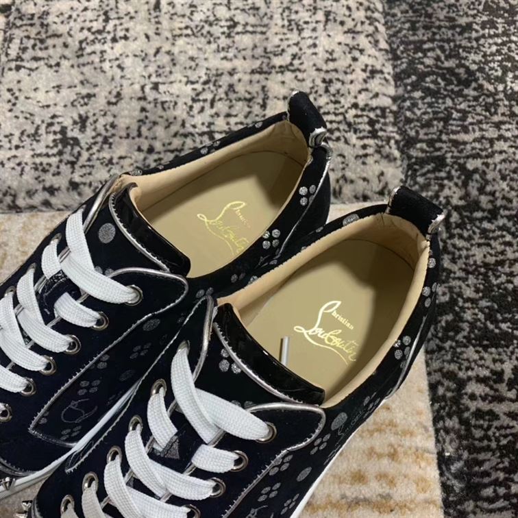 CHRISTIAN LOUBOUTIN LOW TOP SNEAKER – CLS003