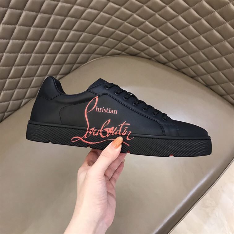 CHRISTIAN LOUBOUTIN LOW TOP SNEAKER – CLS021