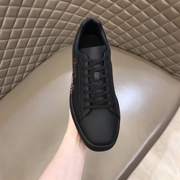 CHRISTIAN LOUBOUTIN LOW TOP SNEAKER – CLS021