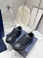 DIOR B33 SNEAKER BLACK SMOOTH CALFSKIN AND DIOR OBLIQUE RAISED EMBROIDERY – DO132