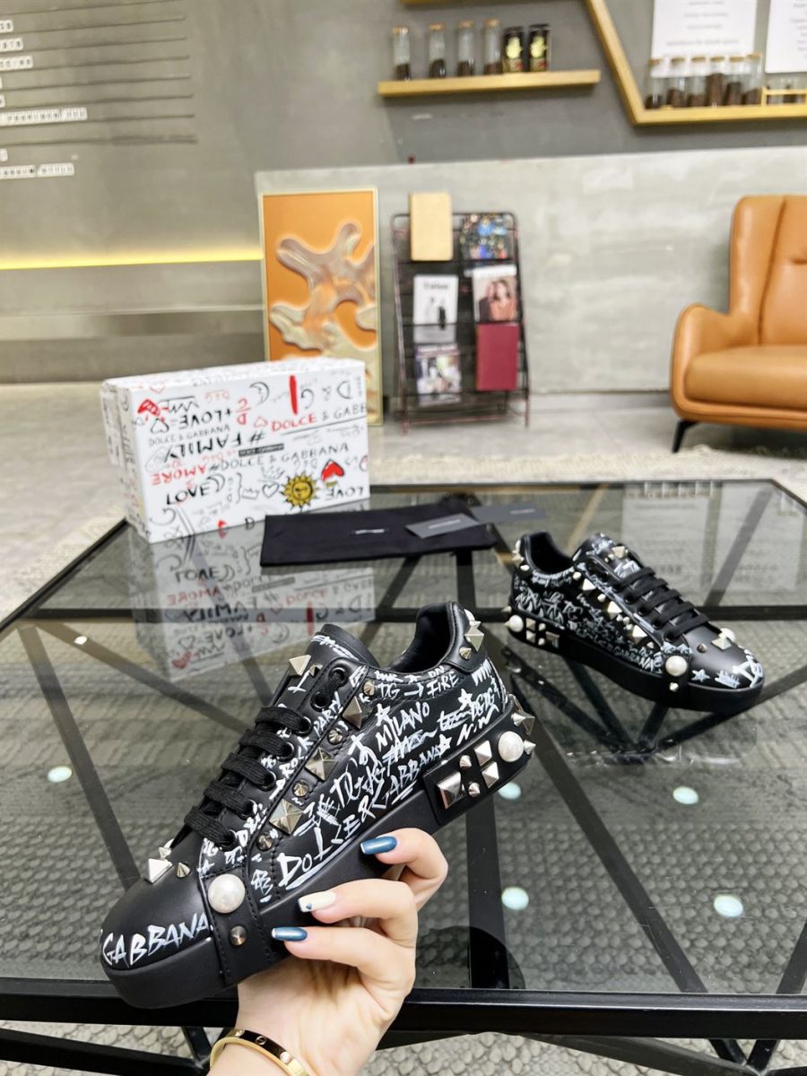 DOLCE & GABBANA CALFSKIN NAPPA PORTOFINO SNEAKERS WITH STUDS – DG018