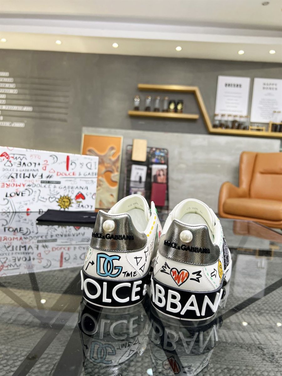 DOLCE & GABBANA GRAFFITI PRINT LOW-TOP SNEAKERS – DG023