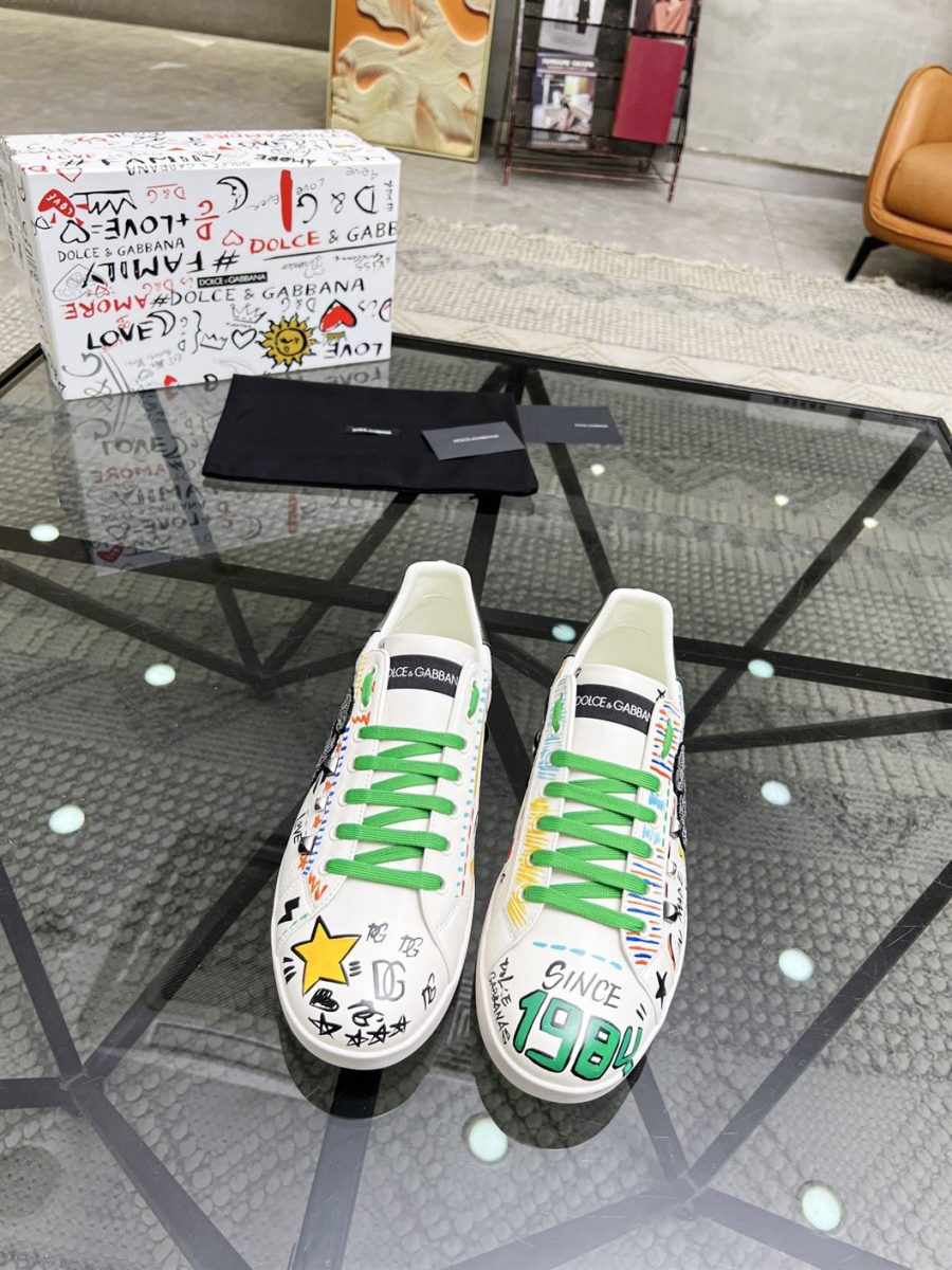 DOLCE & GABBANA GRAFFITI PRINT LOW-TOP SNEAKERS – DG023