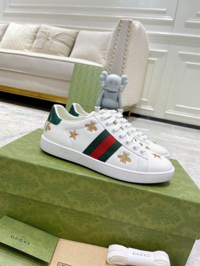 gucci-ace-embroidered-sneaker-with-bees-and-stars-gcc090-irnfk.jpg