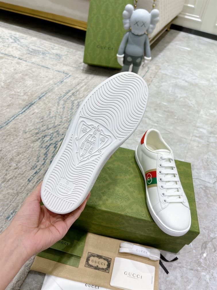GUCCI INTERLOCKING G SNEAKERS – GCC092