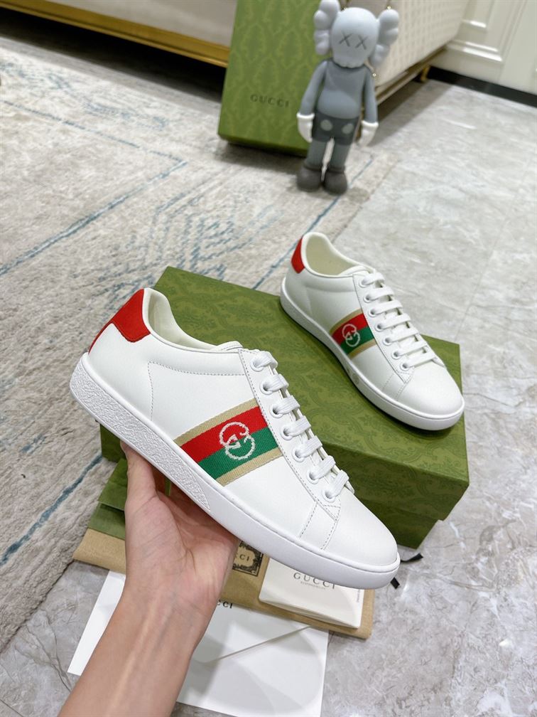 GUCCI INTERLOCKING G SNEAKERS – GCC092