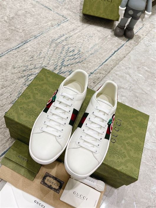 GUCCI INTERLOCKING G SNEAKERS – GCC094