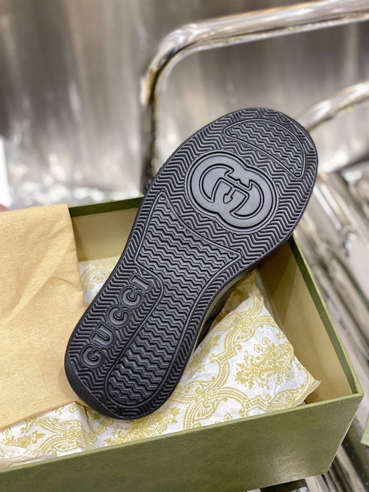 GUCCI MEN’S GG EMBOSSED SNEAKER BLACK LEATHER – GCC004