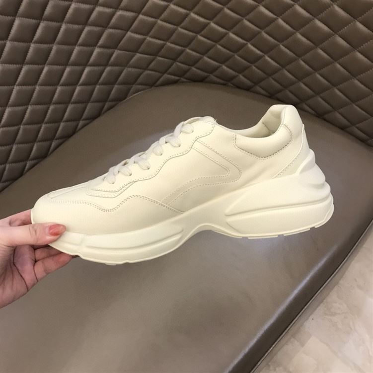 GUCCI RHYTON LOGO PRINT LOW TOP LEATHER TRAINERS – GCC009