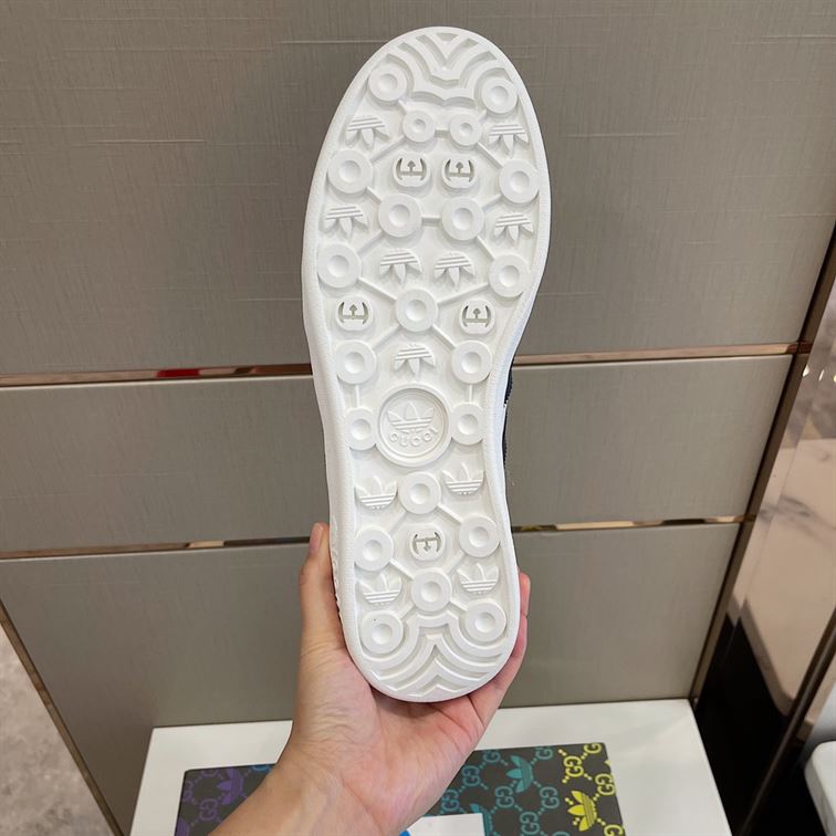 GUCCI X ADIDAS GAZELLE LOW-TOP SNEAKERS IN WHITE – GCC030