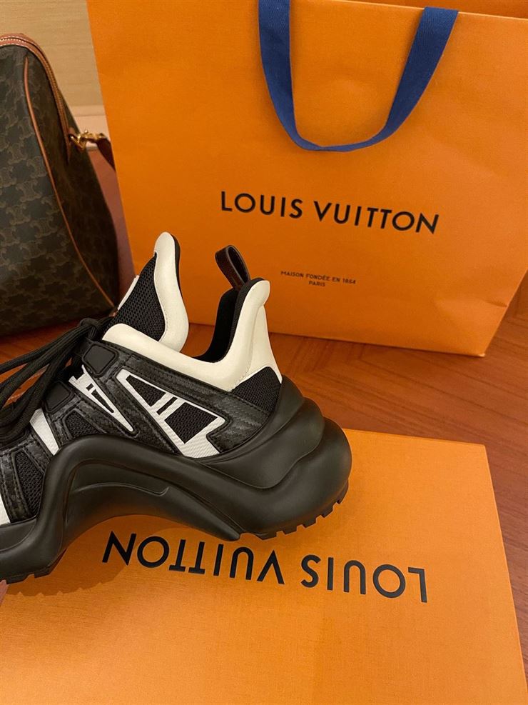 LOUIS VUITTON ARCHLIGHT TRAINERS – LVS097