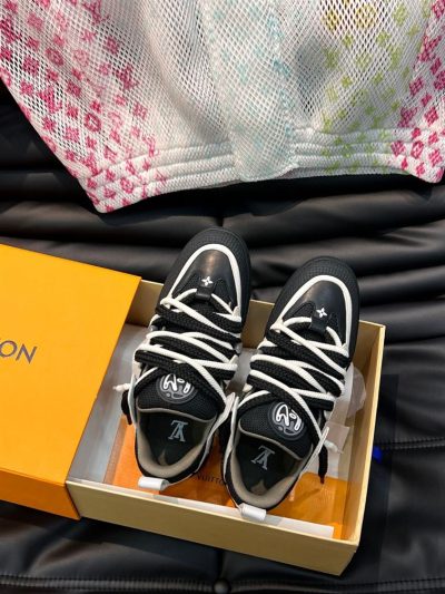 louis-vuitton-lv-skate-sneaker-lvs153-4cy4u.jpg