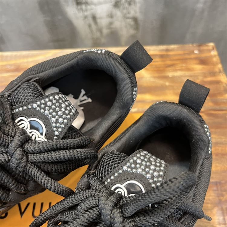 LOUIS VUITTON SNEAKER – LVS078