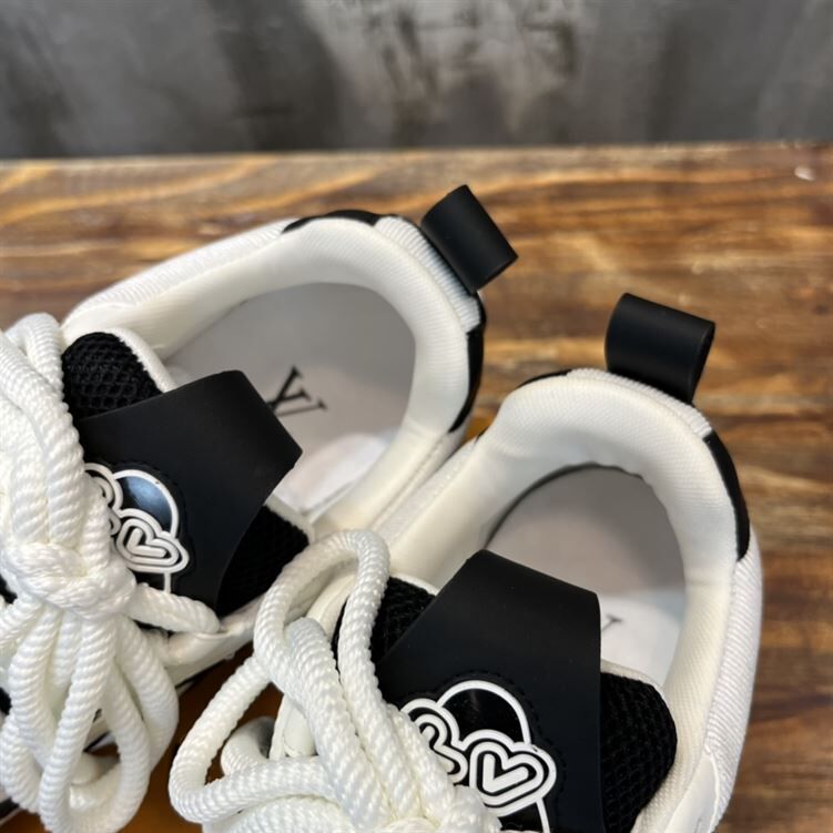 LOUIS VUITTON LVSK8 SNEAKER – LVS079