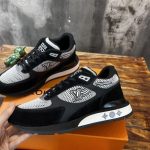 LOUIS VUITTON RUN AWAY SNEAKER – LVS050