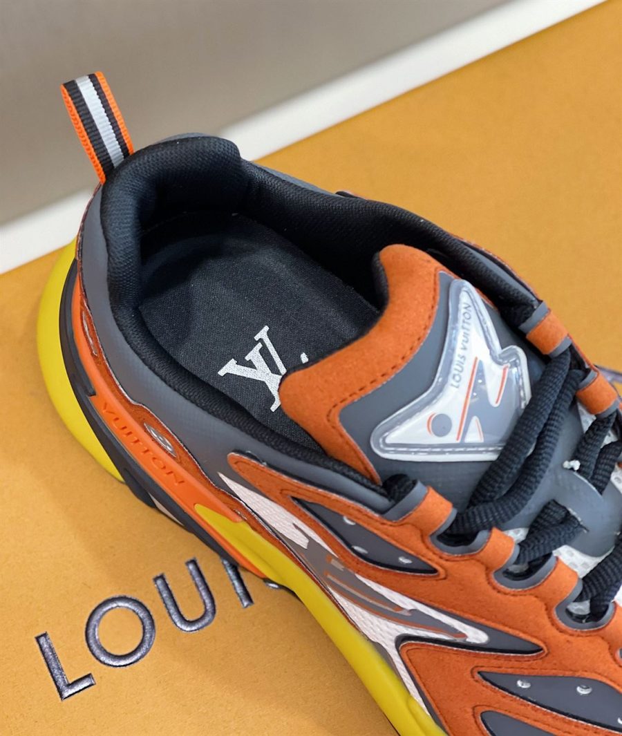 LOUIS VUITTON RUNNER TATIC SNEAKER – LVS027