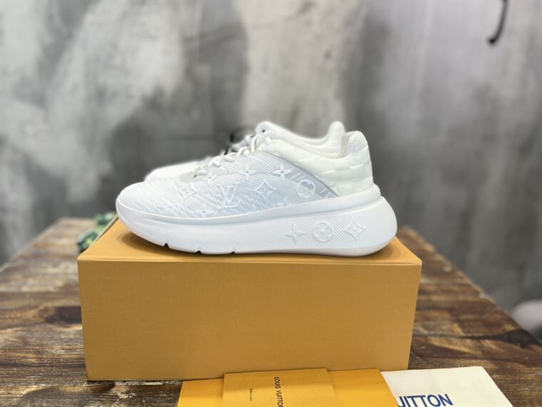 LOUIS VUITTON SHOW UP SNEAKER – LVS088