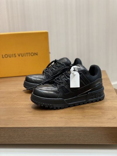 louis-vuitton-ss24-sneaker-lvs162-3ebt2.jpg