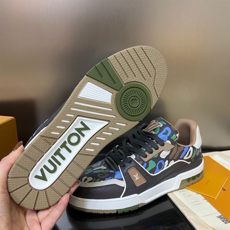 LOUIS VUITTON TRAINER SNEAKER IN KHAKI – LVS145