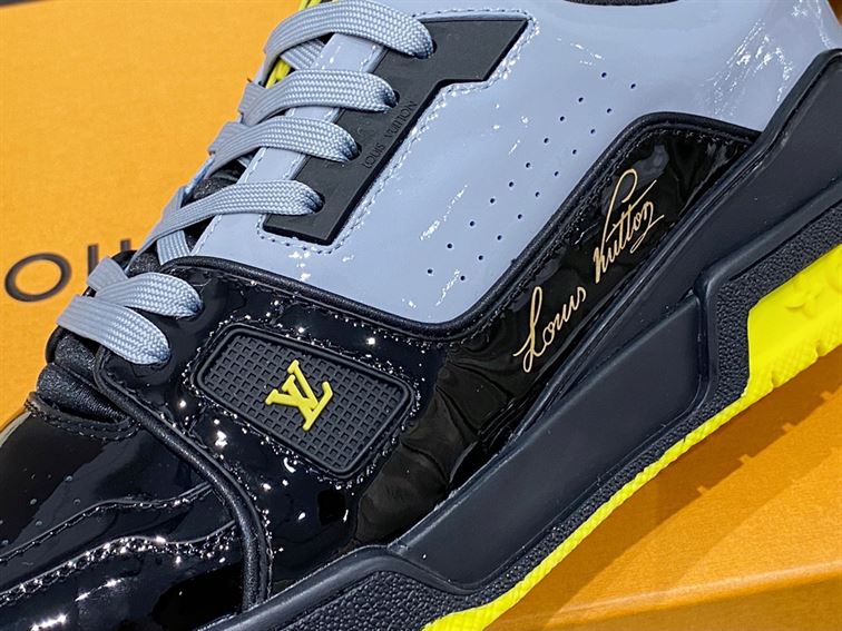 LOUIS VUITTON TRAINER SNEAKERS IN BLACK PATENT CANVAS – LVS004