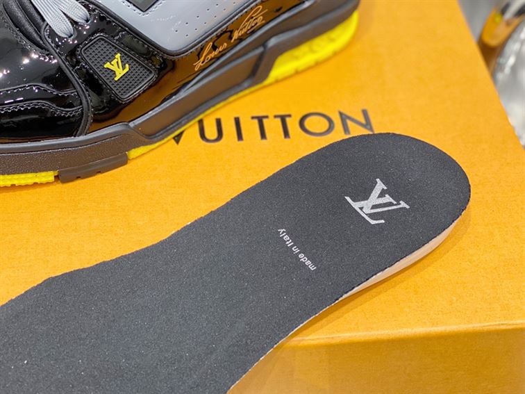 LOUIS VUITTON TRAINER SNEAKERS IN BLACK PATENT CANVAS – LVS004