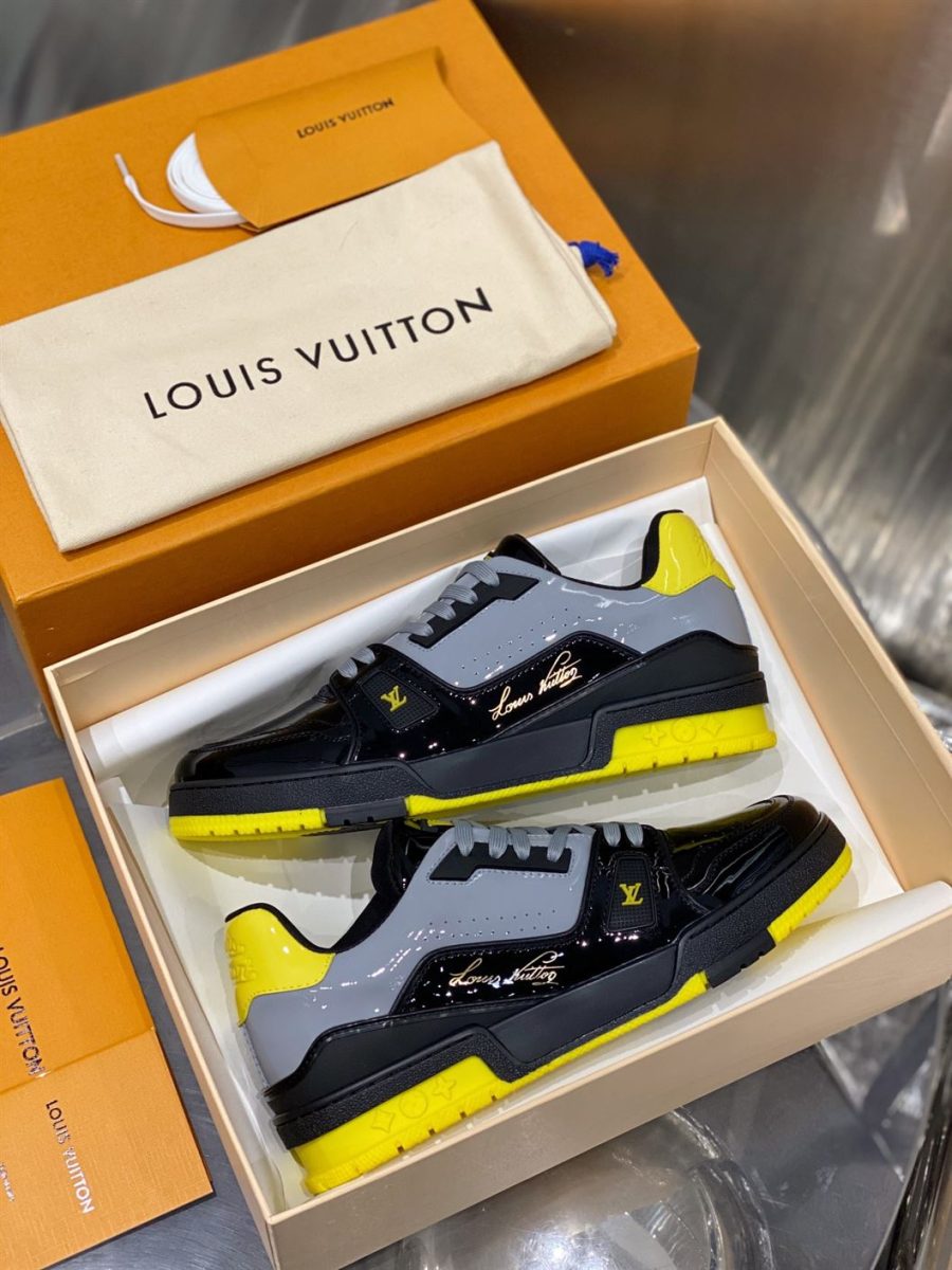 LOUIS VUITTON TRAINER SNEAKERS IN BLACK PATENT CANVAS – LVS004