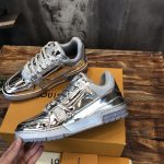 LOUIS VUITTON TRAINER SNEAKERS IN SILVER METALLIC CANVAS – LVS035