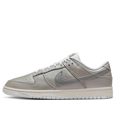Nike Dunk Low SE ‘Metallic Silver’