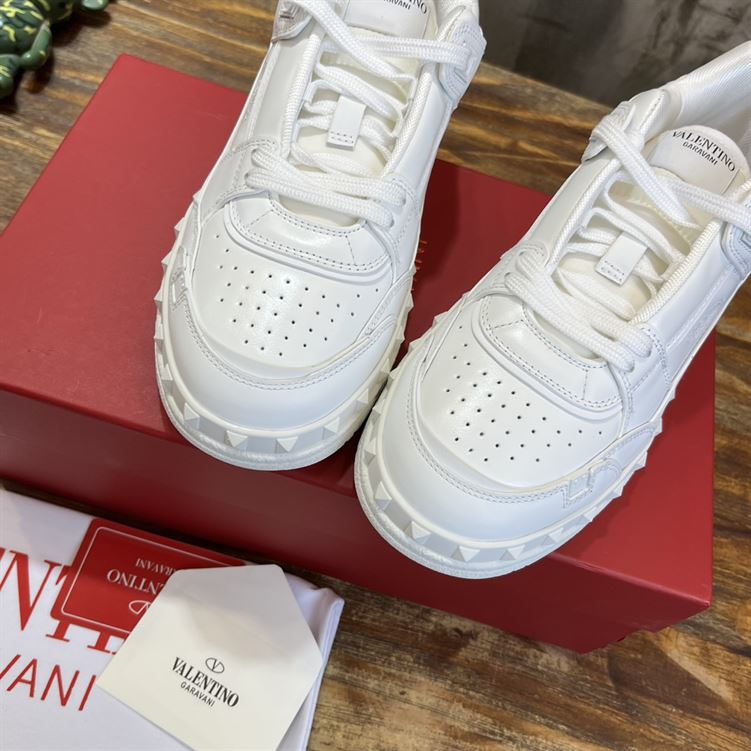 VALENTINO FREEDOTS LOW-TOP SNEAKER IN CALFSKIN – VN003