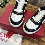 VALENTINO FREEDOTS LOW-TOP SNEAKER IN CALFSKIN – VN004