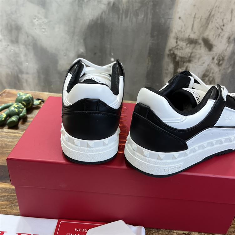 VALENTINO FREEDOTS LOW-TOP SNEAKER IN CALFSKIN – VN004