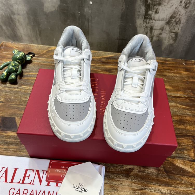 VALENTINO FREEDOTS LOW-TOP SNEAKER IN CALFSKIN – VN005