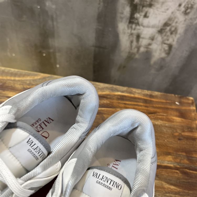 VALENTINO FREEDOTS LOW-TOP SNEAKER IN CALFSKIN – VN005