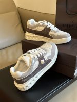 VALENTINO ONE STUD LOW-TOP SNEAKER IN SPLIT LEATHER AND NAPPA – VN010