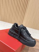 VALENTINO ONE STUD XL NAPPA LEATHER LOW-TOP SNEAKER – VN009