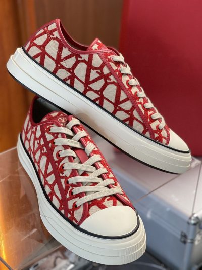 valentino-toile-iconographe-totaloop-low-top-sneaker-vn002-lmya6.jpg