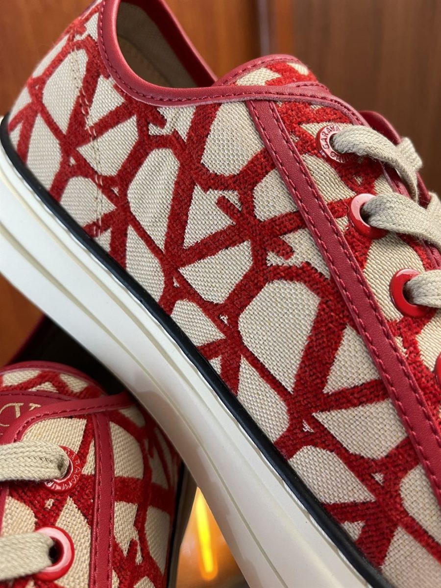 VALENTINO TOILE ICONOGRAPHE TOTALOOP LOW-TOP SNEAKER – VN002