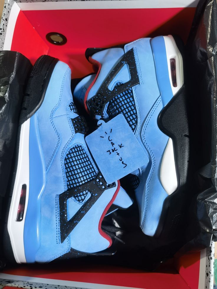 Air Jordan 4 Retro x Travis Scott ‘Cactus Jack’ photo review