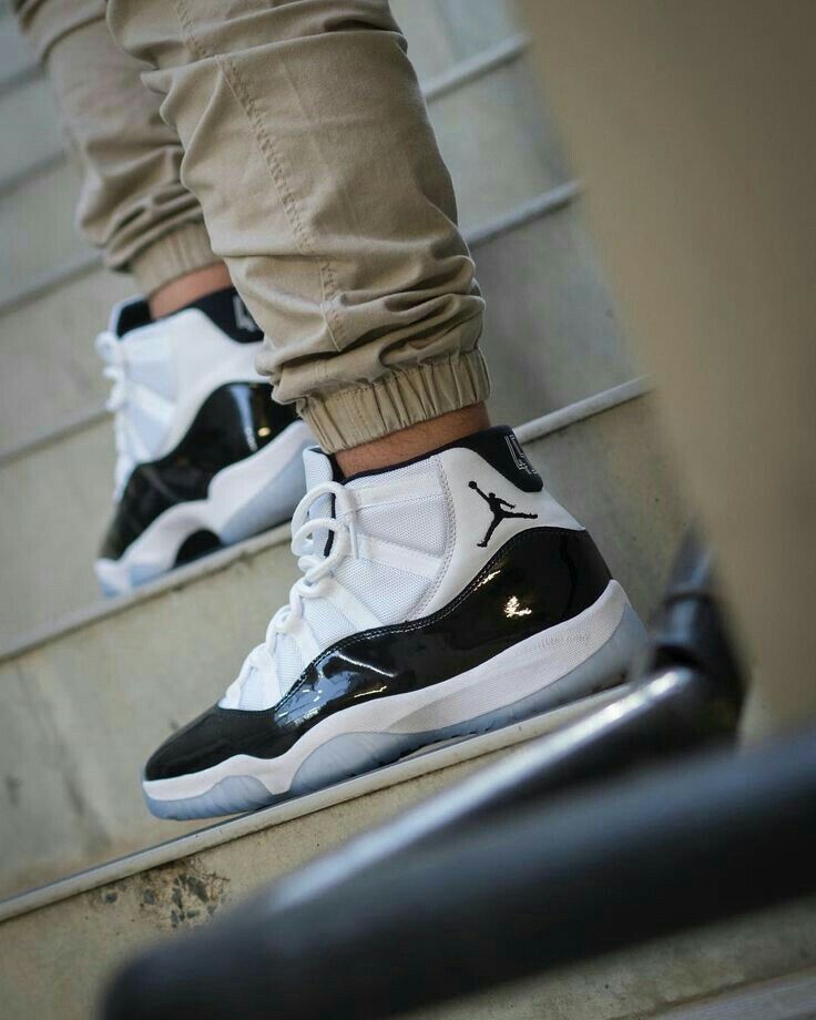 Air Jordan 11 Retro ‘Concord’ photo review