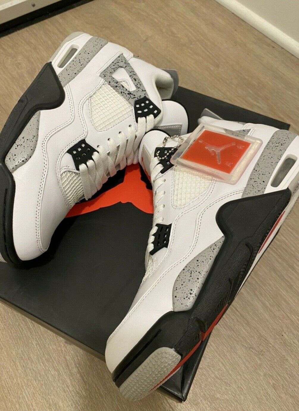 Air Jordan 4 Retro OG ‘White Cement’ photo review