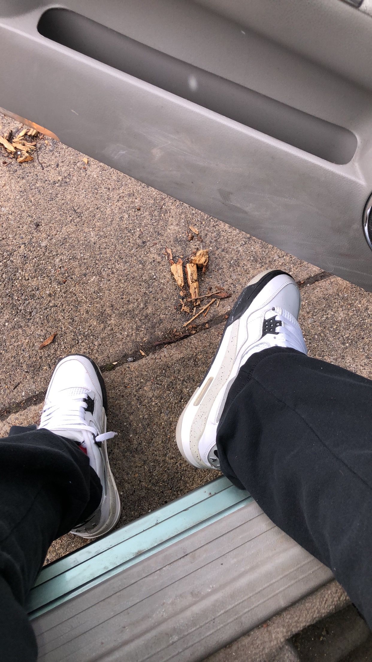 Air Jordan 4 Retro OG ‘White Cement’ photo review