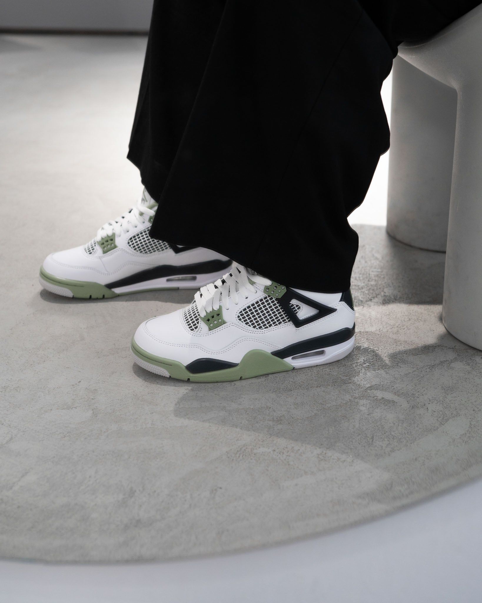 Air Jordan 4 Retro ‘Seafoam’ photo review