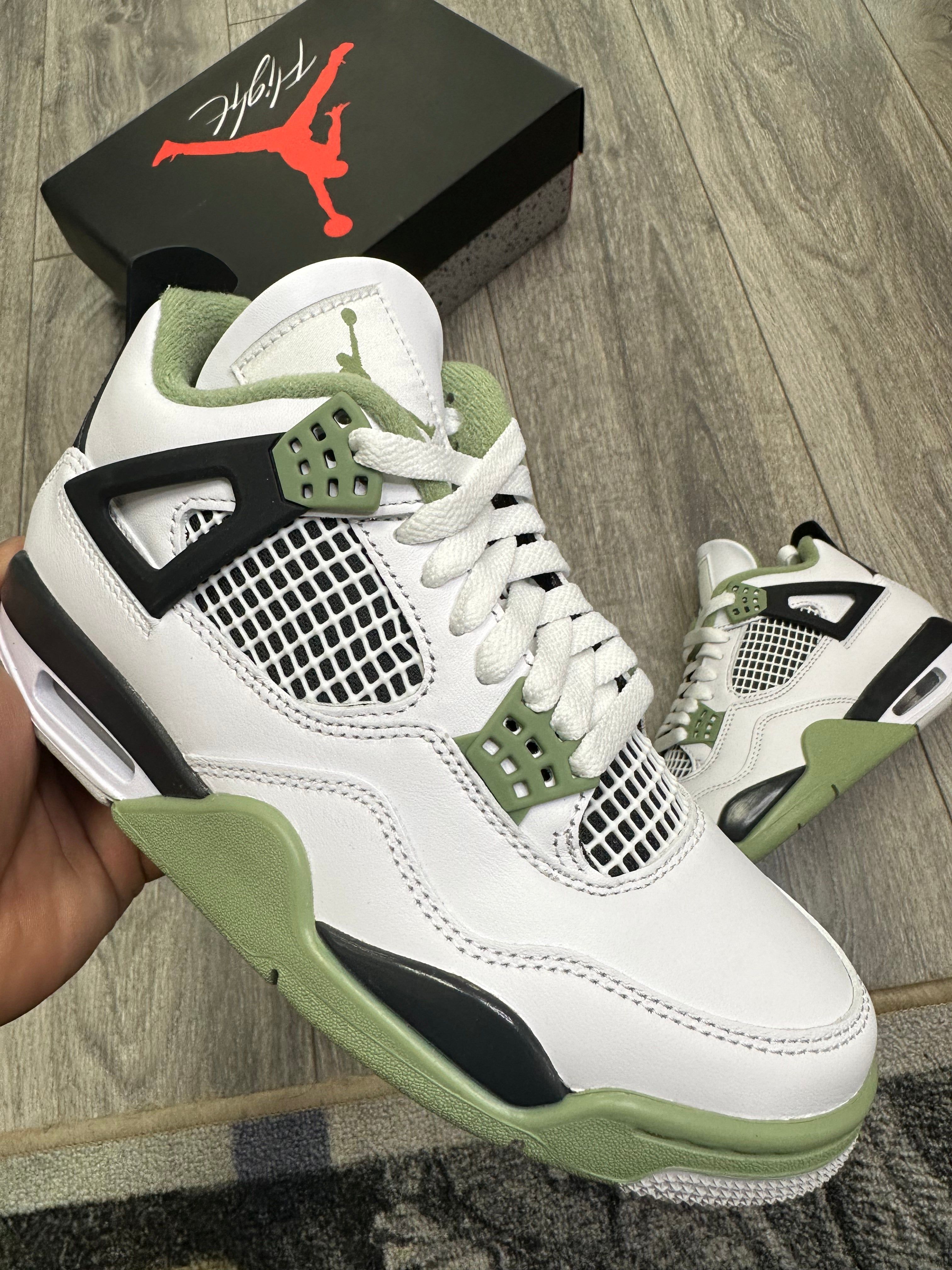 Air Jordan 4 Retro ‘Seafoam’ photo review