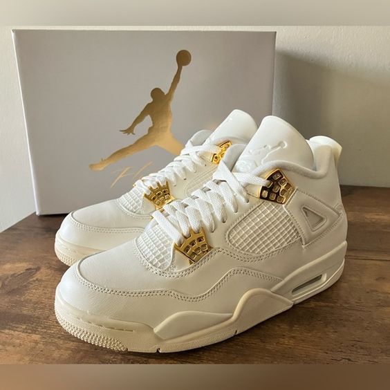 Air Jordan 4 Retro ‘Metallic Gold’ photo review