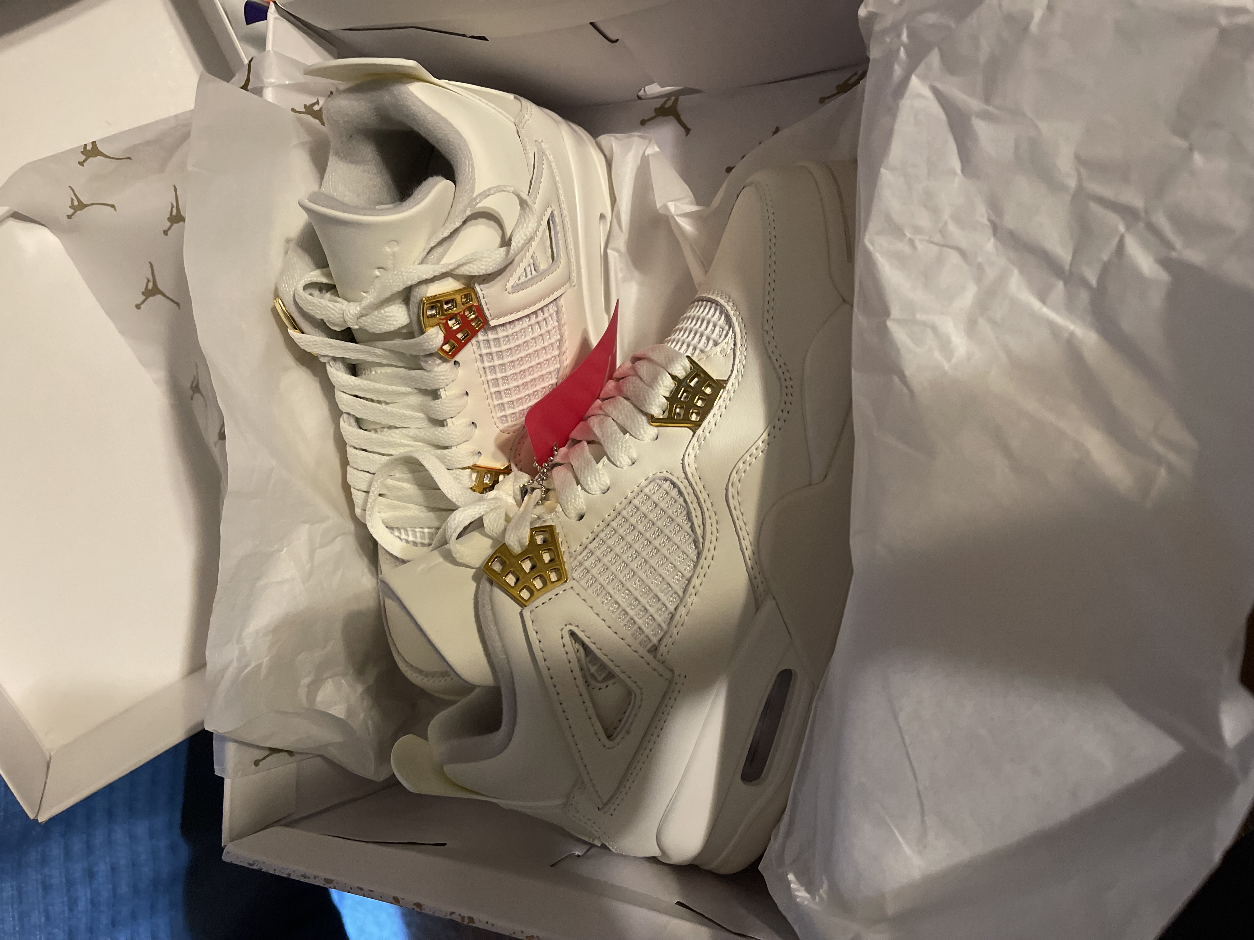 Air Jordan 4 Retro ‘Metallic Gold’ photo review